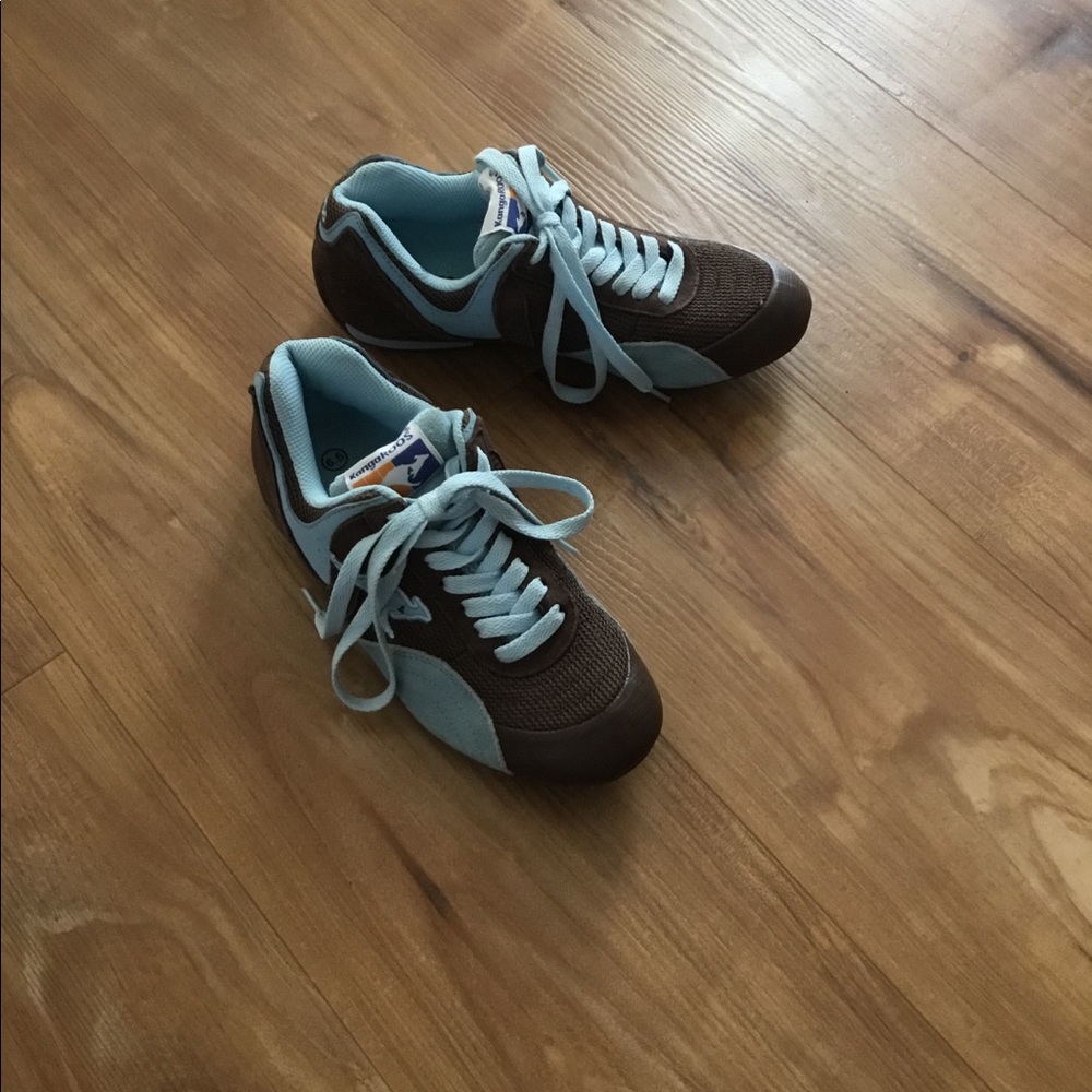 NWOT Kangaroos Shoes with Velcro hidden pocket